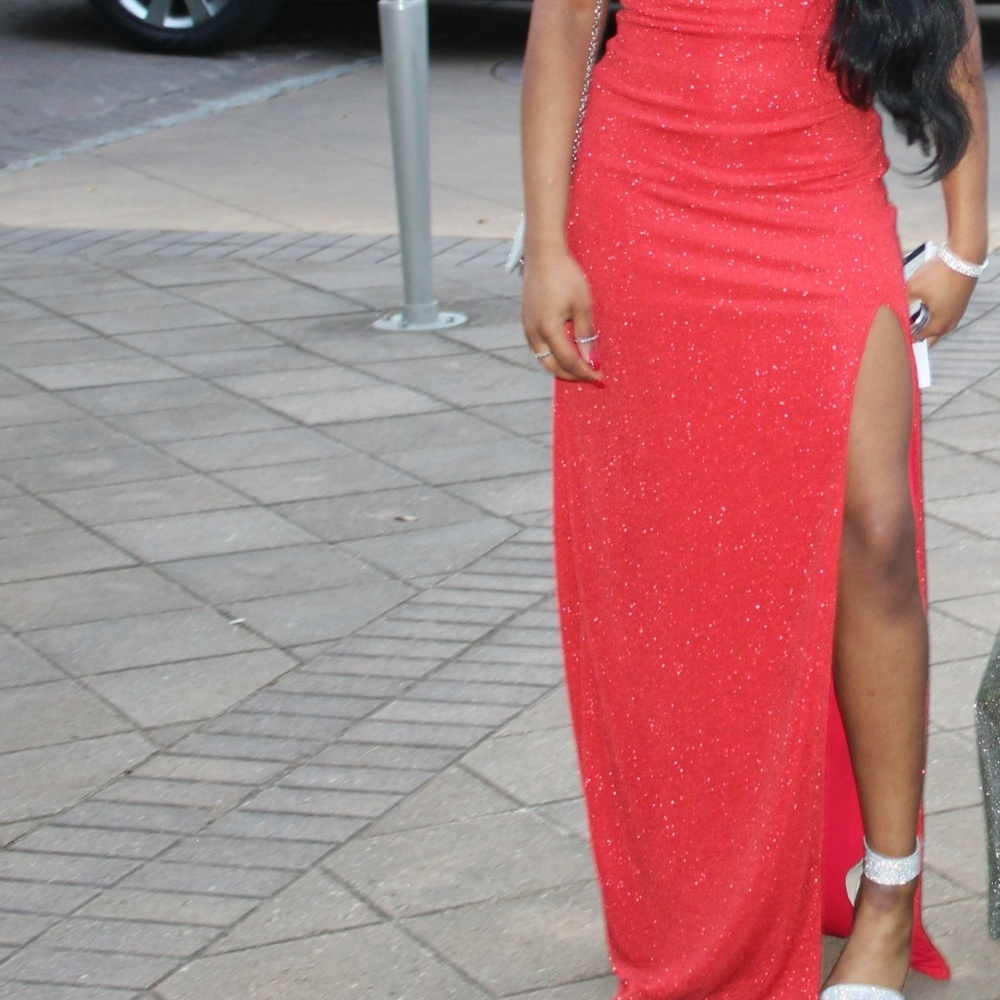 PROM DRESS (RED) - Picture 5 of 6